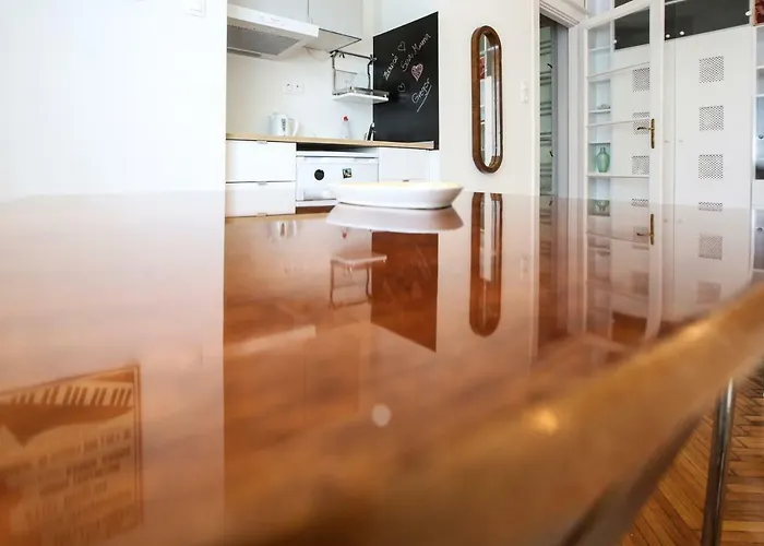 Bright Lights, Big Appartamento Budapest