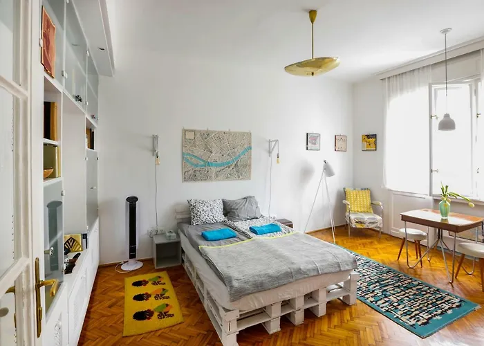 Bright Lights, Big Apartman Budapest
