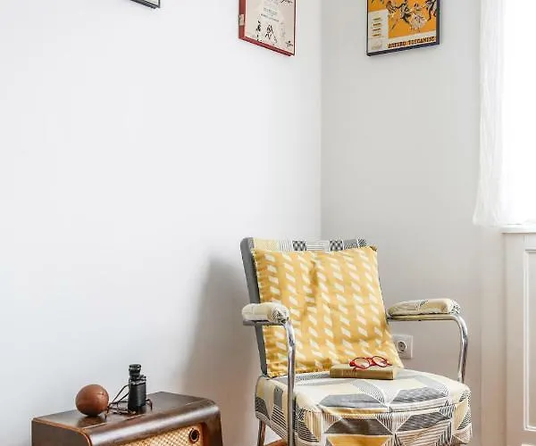Bright Lights, Big Apartman