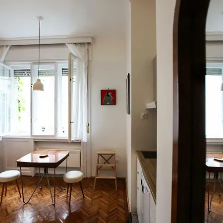 Bright Lights, Big شقة *